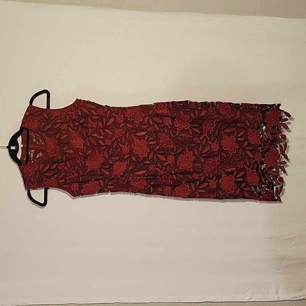 NWT Gorgeous WHBM Red Maroon Tonal-Lace Sheath Dress Size 2